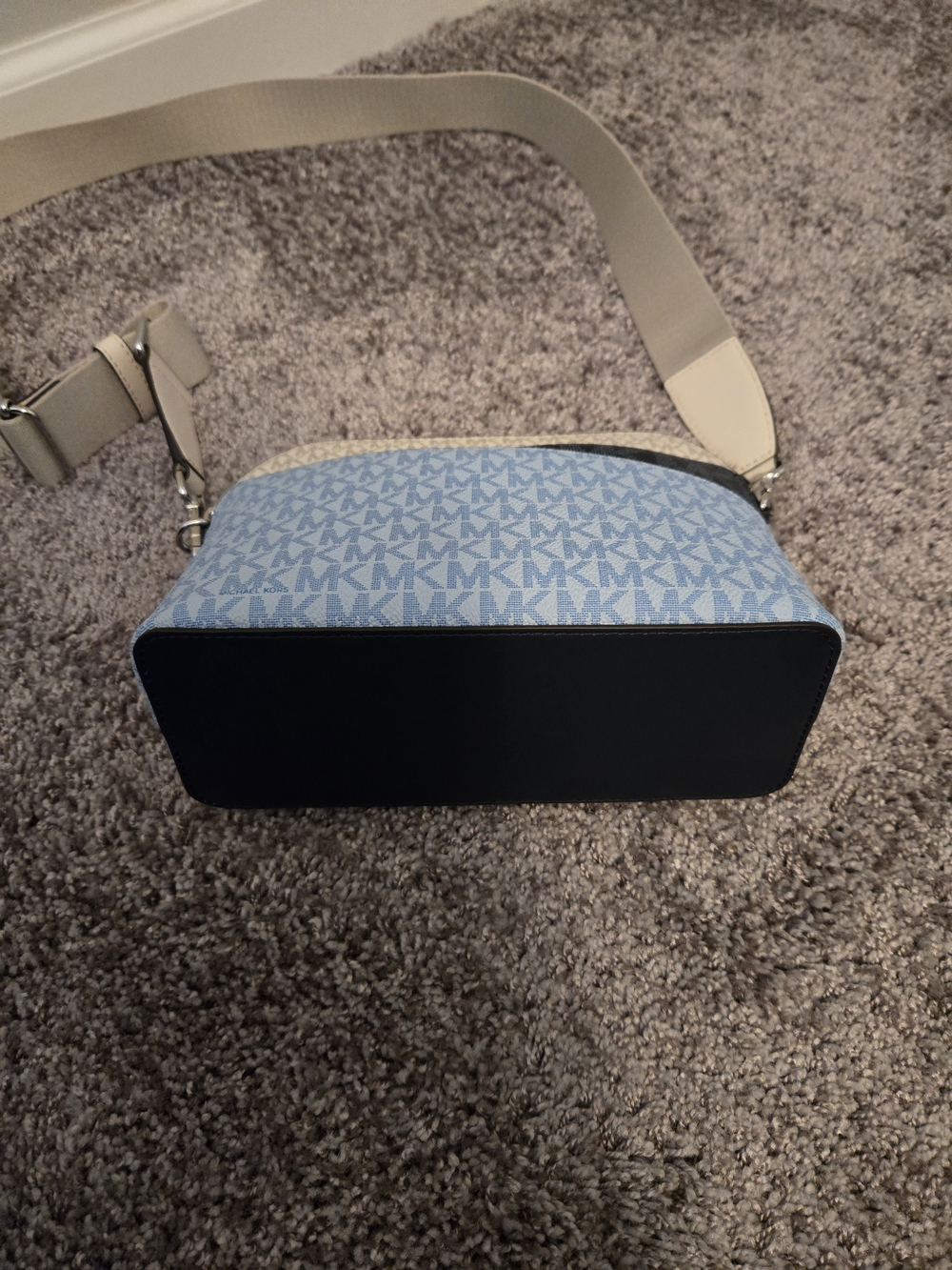 Michael Kors Blue, Navy Blue and Cream Signature Crossbody Bag - Picture 3 of 5
